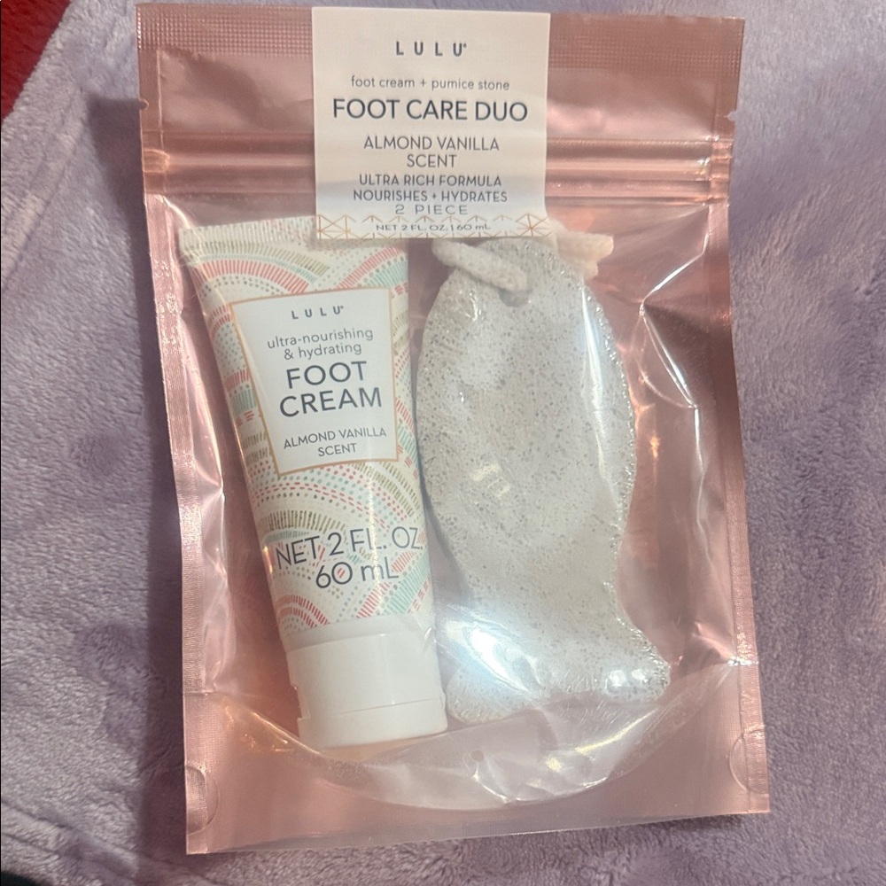lulu Almond Vanilla Foot Care Duo - foot cream and pumice stone - Picture 1 of 2